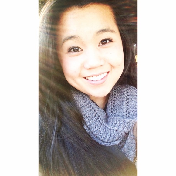 Meet your Posher, Stephanie - Picture 2 of 2